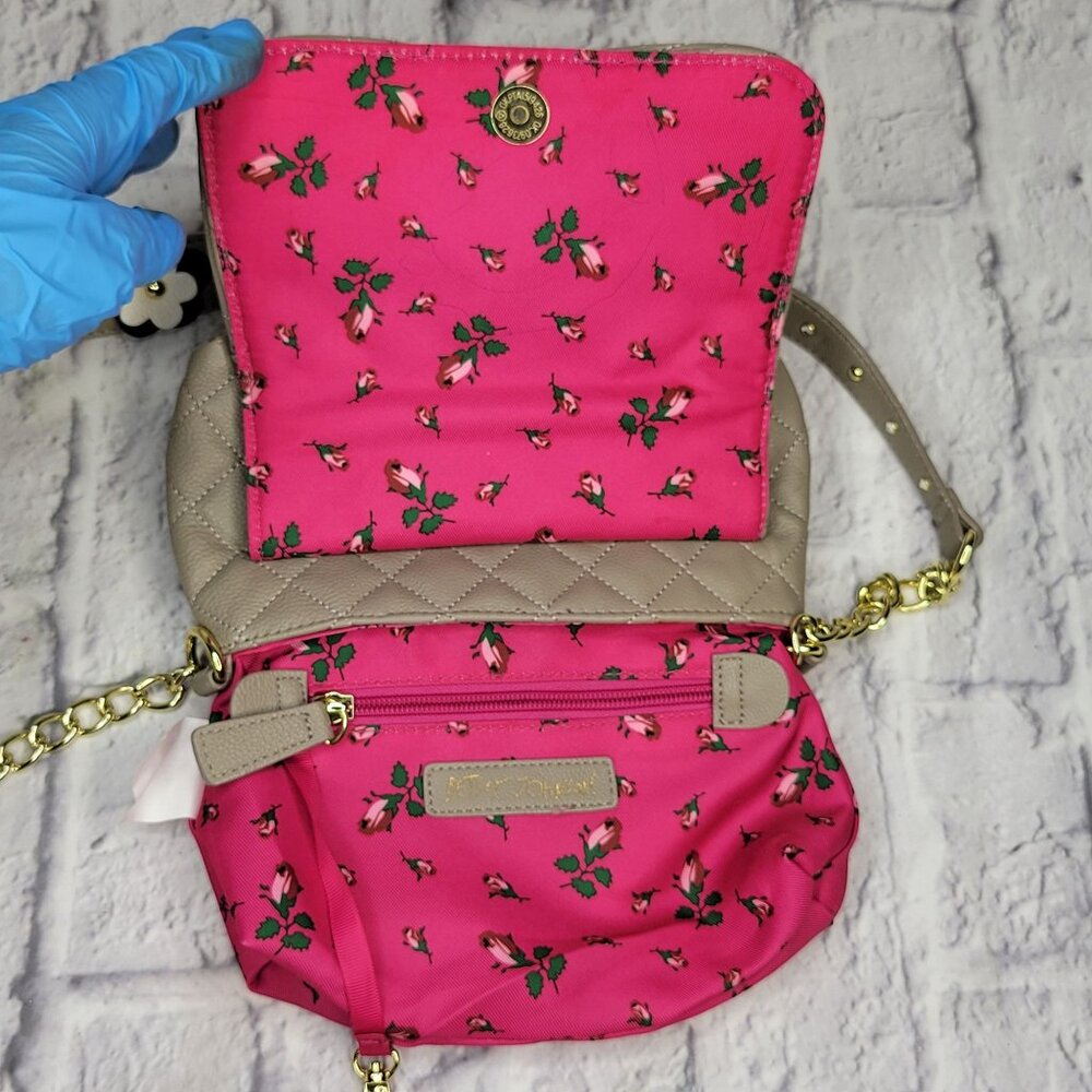 Betsey Johnson Womens Crossbody Bag Gray Quilted Diamonds 3D Floral Strap Beauti - Picture 13 of 16